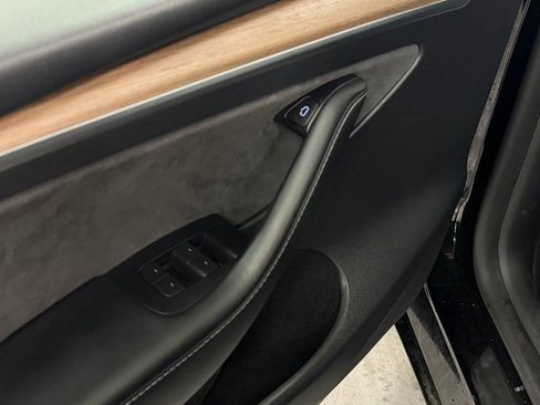 Used 2023 Tesla Model Y Long Range image 14