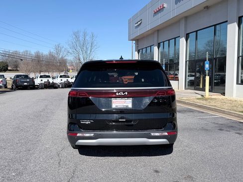 Used 2024 Kia Carnival LX image 8