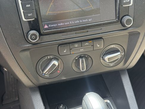 Used 2015 Volkswagen Jetta SE FWD image 22