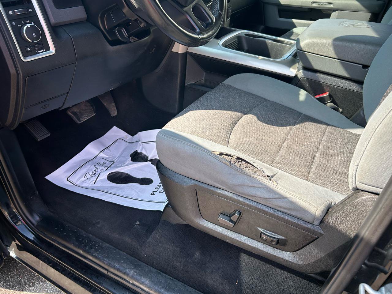 Used 2019 RAM 1500 Classic SLT w/ Black Appearance Group AWD/4WD image 10