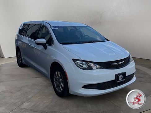 Used 2022 Chrysler Voyager LX FWD image 1