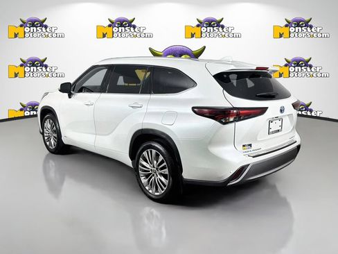 Used 2024 Toyota Highlander Platinum AWD/4WD image 7