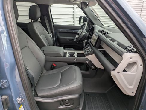 Used 2025 Land Rover Defender 110 S image 35