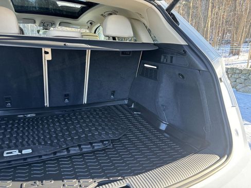 Used 2024 Audi Q5 Premium w/ Convenience Package image 32