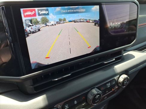 Used 2024 Jeep Gladiator Rubicon w/ Technology Group AWD/4WD image 25