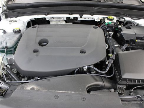 Used 2024 Volvo XC40 B5 Plus w/ Protection Package AWD/4WD image 33