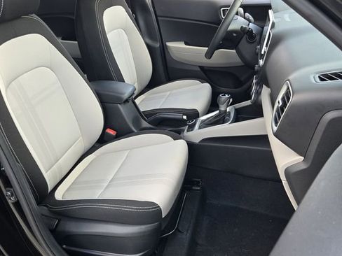 Certified 2025 Hyundai Venue SEL FWD image 15