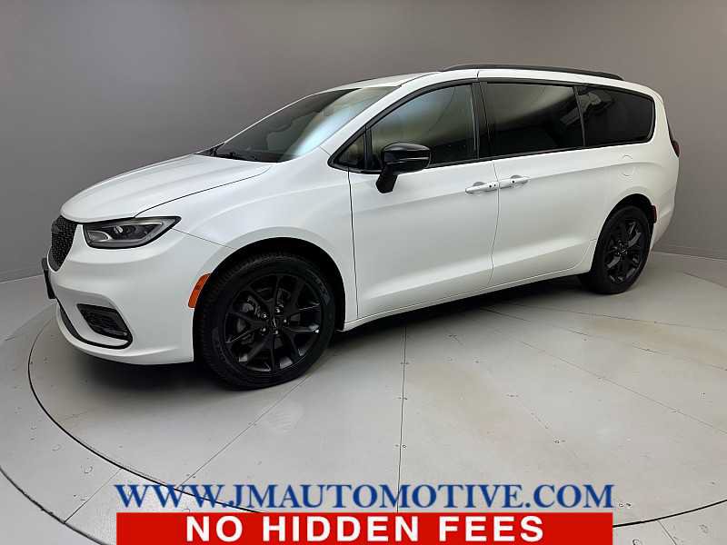 Used 2024 Chrysler Pacifica Touring-L w/ S Appearance Package AWD/4WD image 1