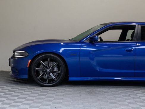 Used 2018 Dodge Charger R/T RWD image 9