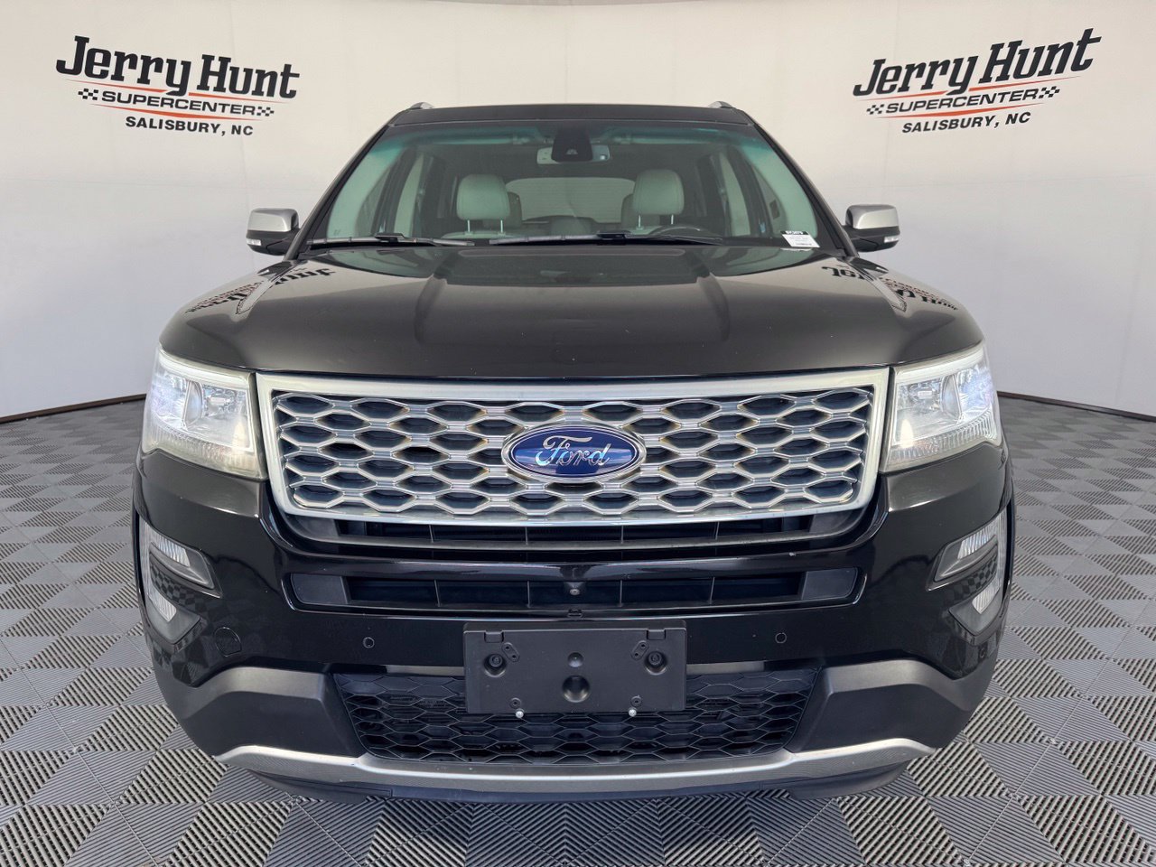 Used 2017 Ford Explorer Platinum AWD/4WD image 4