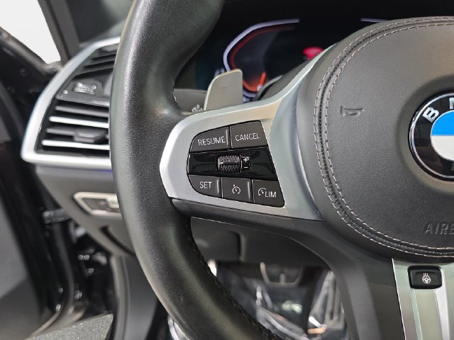 Used 2022 BMW X5 xDrive40i w/ M Sport Package AWD/4WD image 17