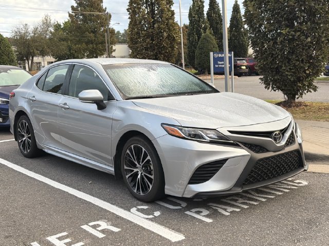 Used 2018 Toyota Camry SE w/ Convenience Package FWD image 3