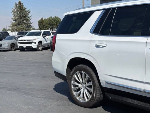 Used 2023 GMC Yukon Denali AWD/4WD image 3