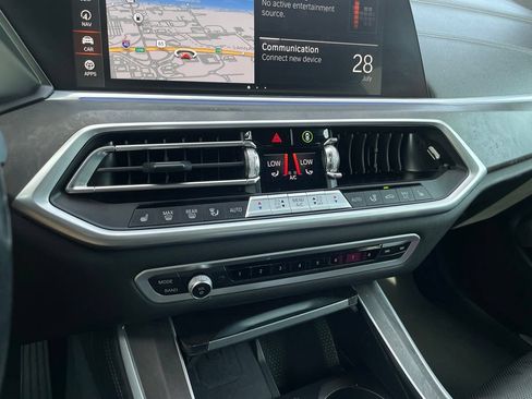 Used 2023 BMW X5 xDrive40i w/ Premium Package AWD/4WD image 18