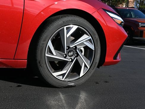 Used 2024 Hyundai Elantra SEL w/ Convenience Package image 10