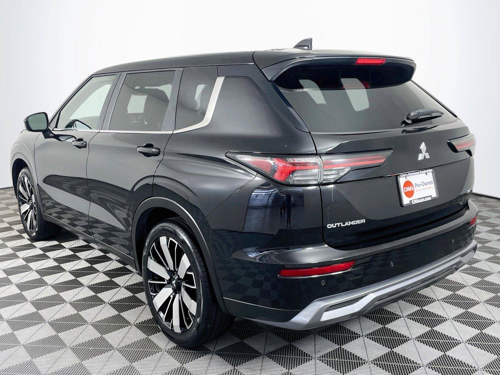 Used 2025 Mitsubishi Outlander SE AWD/4WD image 6
