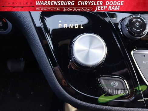 New 2026 Chrysler Pacifica Select image 26