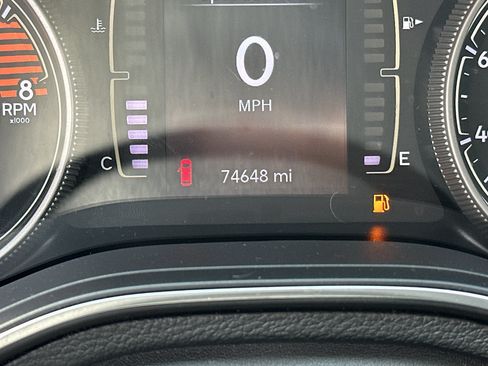 Used 2019 Jeep Cherokee Latitude Plus w/ Comfort/Convenience Group AWD/4WD image 18