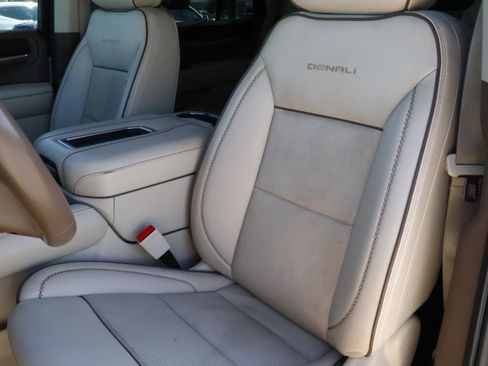 Used 2021 GMC Yukon Denali w/ LPO, Illumination Package image 17