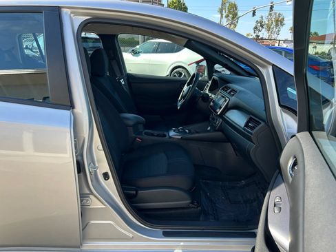 Used 2025 Nissan Leaf S FWD image 32