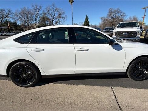 New 2025 Honda Accord SE image 3