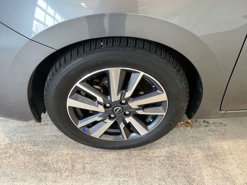 Used 2023 Nissan Versa SV image 10