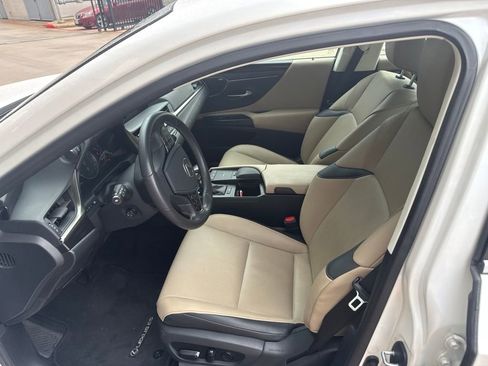 Used 2019 Lexus ES 350 w/ Premium Package FWD image 2