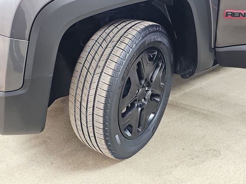 Used 2018 Jeep Renegade Trailhawk w/ UConnect 8.4 Nav Group image 38