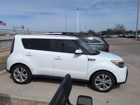 Used 2016 Kia Soul + w/ Audio Package image 4