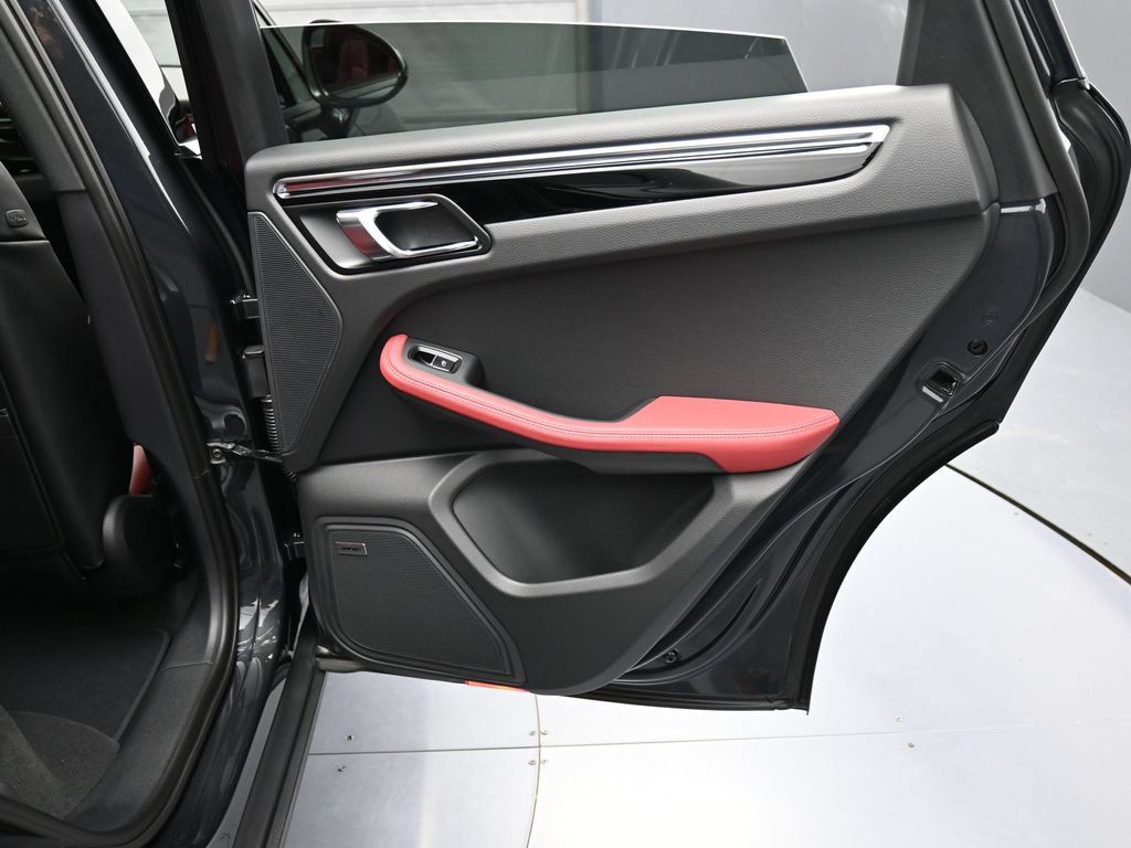 Certified 2026 Porsche Macan AWD/4WD image 26