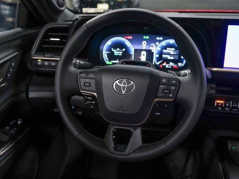 New 2025 Toyota Crown Signia image 10