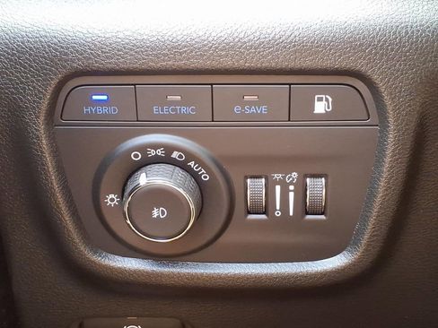 Used 2023 Jeep Grand Cherokee Trailhawk AWD/4WD image 36