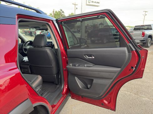 New 2026 Nissan Pathfinder Platinum image 24