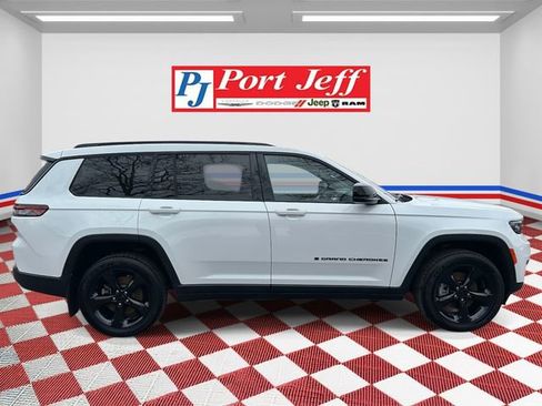 Certified 2025 Jeep Grand Cherokee L Altitude image 3