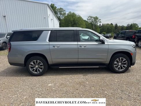 Used 2024 Chevrolet Suburban LT w/ LT Signature Package AWD/4WD image 6