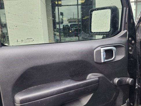 Used 2021 Jeep Gladiator Sport image 14