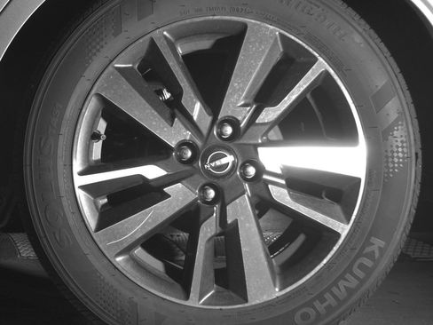 Used 2025 Nissan Versa SV FWD image 14