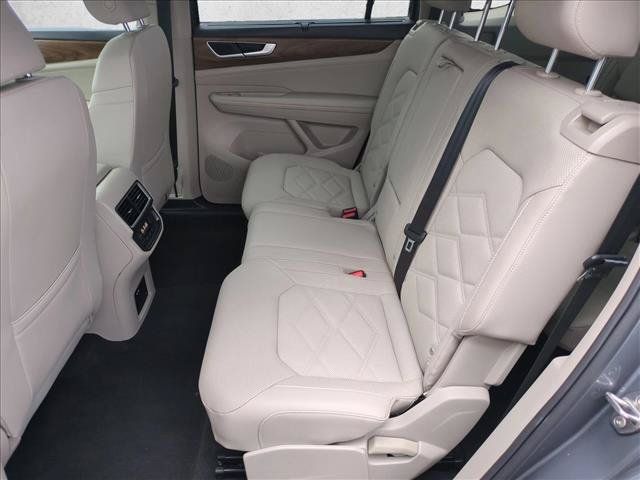 Used 2025 Volkswagen Atlas SE FWD image 17