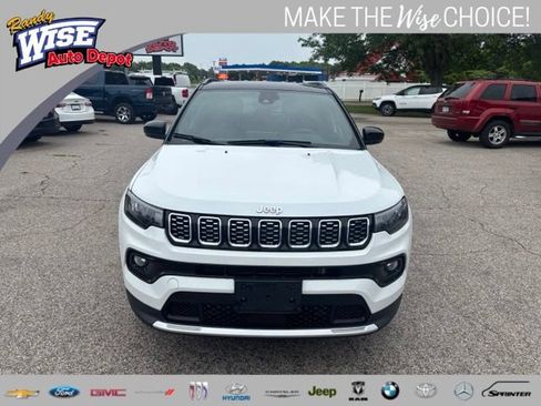 Used 2025 Jeep Compass Limited AWD/4WD image 3