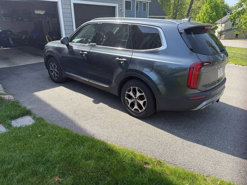 Used 2020 Kia Telluride EX w/ Towing Package FWD image 3