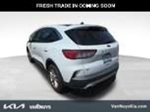 Used 2022 Ford Escape SE image 3