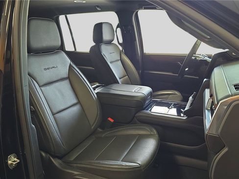 Used 2025 GMC Yukon XL Denali AWD/4WD image 14
