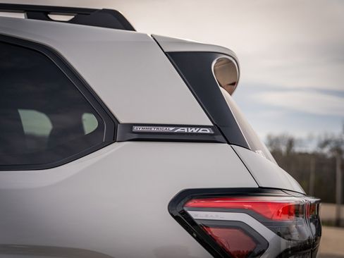 Used 2025 Subaru Forester Premium image 5