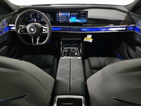 Used 2026 BMW 760i xDrive w/ Executive Package AWD/4WD image 8