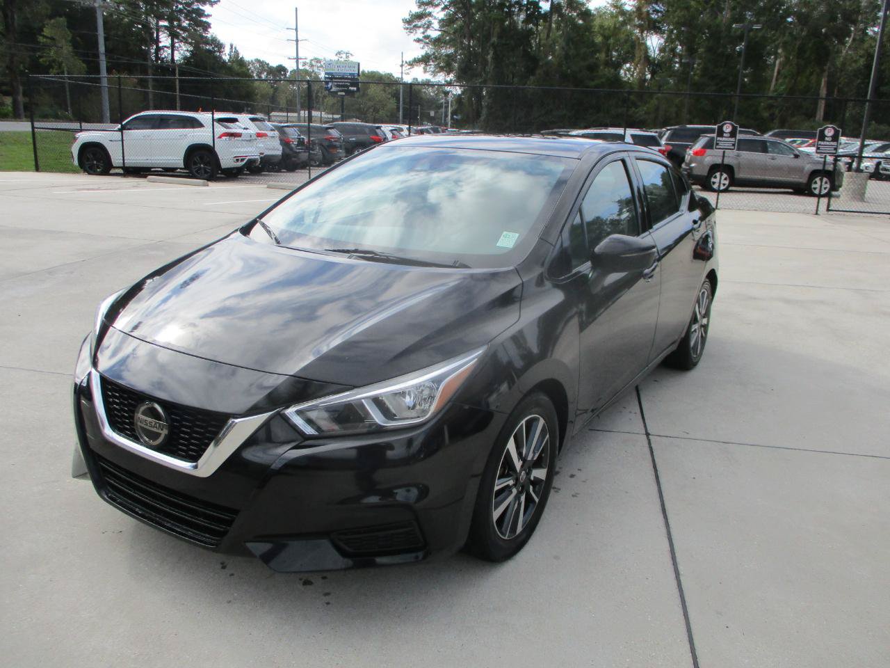 Used 2021 Nissan Versa SV FWD image 6