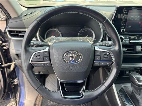 Used 2021 Toyota Highlander XLE AWD/4WD image 21