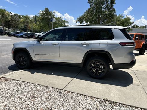 New 2025 Jeep Grand Cherokee L Altitude image 5
