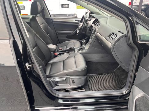 Used 2016 Volkswagen Golf SE image 14