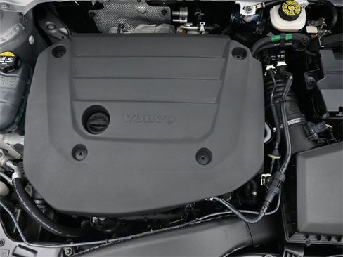 Used 2024 Volvo XC40 B5 Plus w/ Protection Package Premier image 34