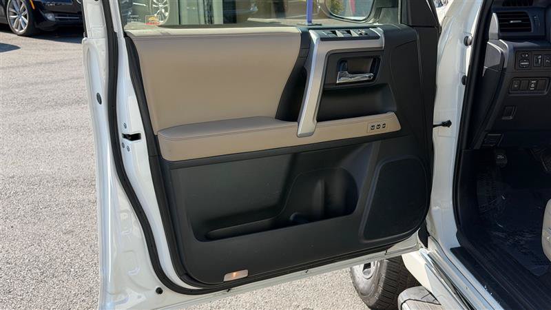 Used 2016 Toyota 4Runner Limited AWD/4WD image 21
